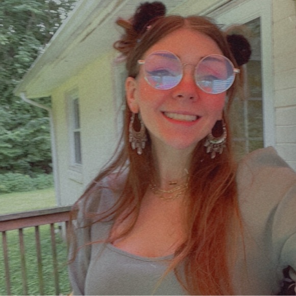 Meet your Posher, Courtney - Picture 5 of 5